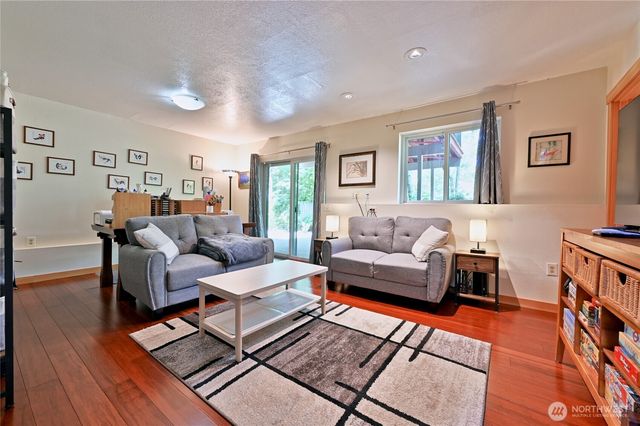 32206 7th Avenue SW, Federal Way, WA 98023