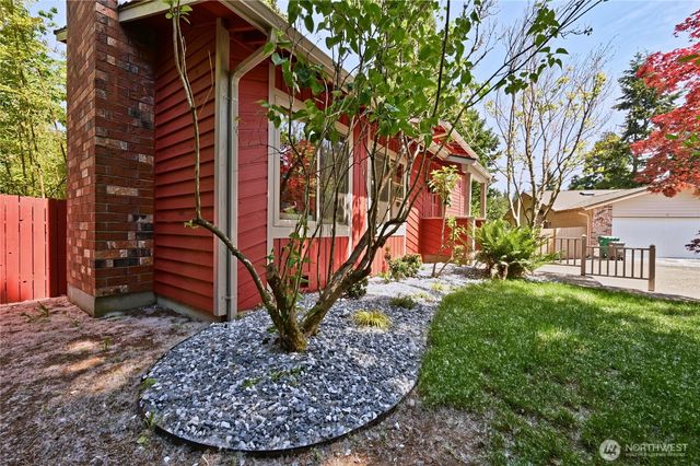 32206 7th Avenue SW, Federal Way, WA 98023