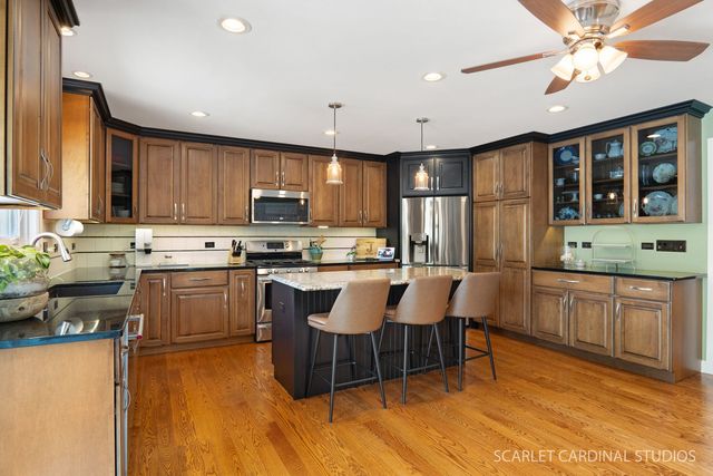 526 72nd Street, Darien, IL 60561