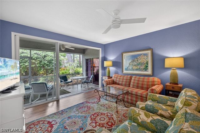 290 Emerald Bay CIR L7, Naples, FL 34110