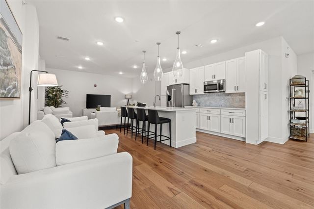 644 3RD AVENUE S 202, St Petersburg, FL 33701