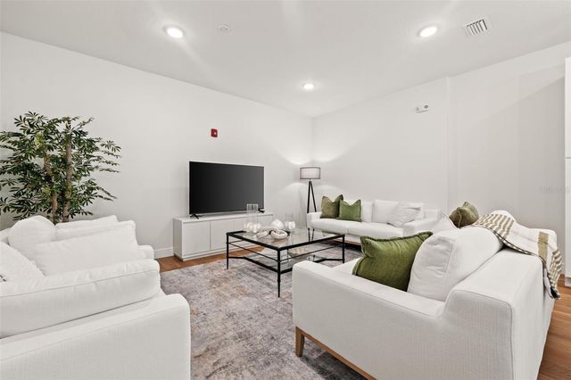 644 3RD AVENUE S 202, St Petersburg, FL 33701