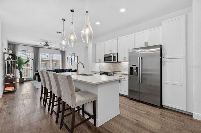 644 3RD AVENUE S 202, St Petersburg, FL 33701