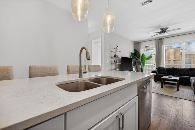 644 3RD AVENUE S 202, St Petersburg, FL 33701