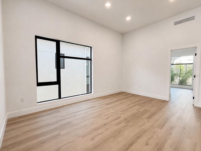 106 36th St N 1ST AVENUE N 3D, St Petersburg, FL 33713