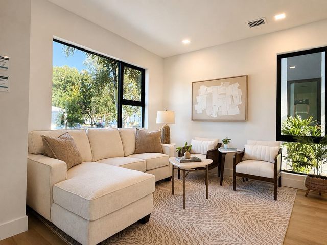 106 36th St N 1ST AVENUE N 3D, St Petersburg, FL 33713