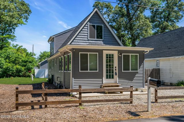 375 E Barnegat Avenue, Bayville, NJ 08721