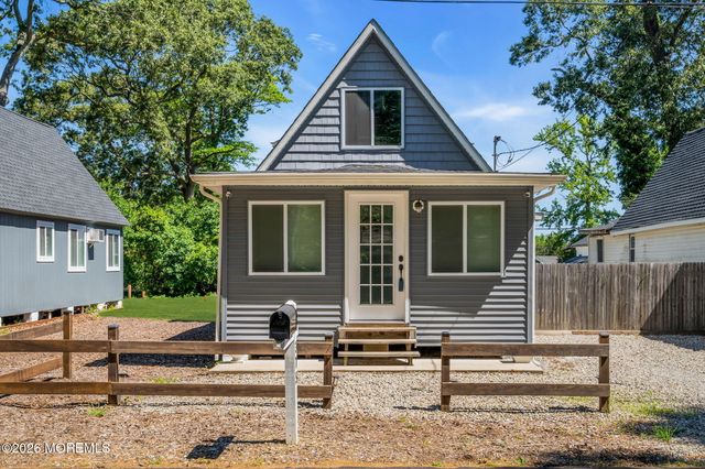 375 E Barnegat Avenue, Bayville, NJ 08721