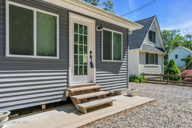 375 E Barnegat Avenue, Bayville, NJ 08721