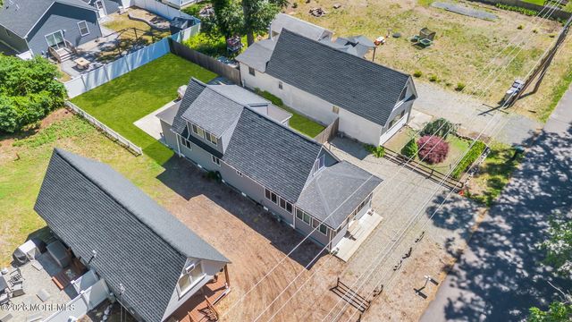 375 E Barnegat Avenue, Bayville, NJ 08721