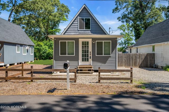375 E Barnegat Avenue, Bayville, NJ 08721
