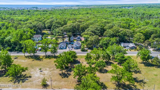 375 E Barnegat Avenue, Bayville, NJ 08721