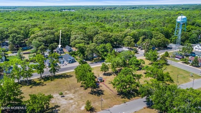 375 E Barnegat Avenue, Bayville, NJ 08721