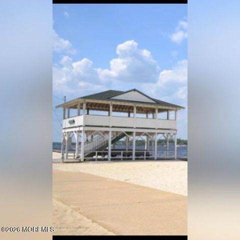 375 E Barnegat Avenue, Bayville, NJ 08721