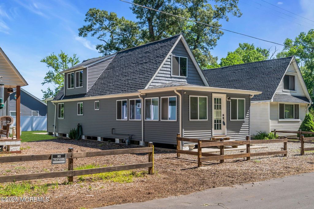 375 E Barnegat Avenue, Bayville, NJ 08721