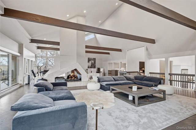 40 W View Drive, Upper Brookville, NY 11771