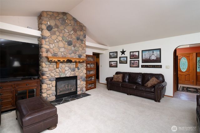 7492 Russell Road, Concrete, WA 98237