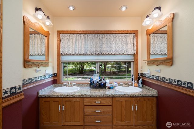 7492 Russell Road, Concrete, WA 98237