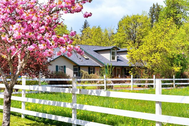 7492 Russell Road, Concrete, WA 98237