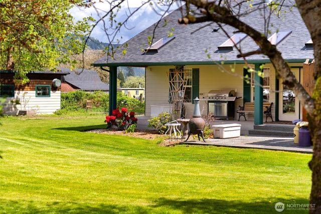 7492 Russell Road, Concrete, WA 98237