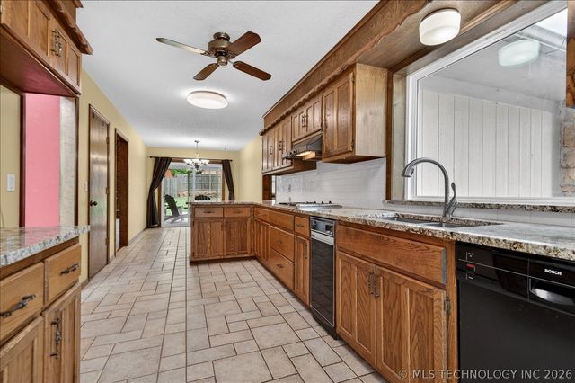 1135 Meadow Lane, Bartlesville, OK 74006