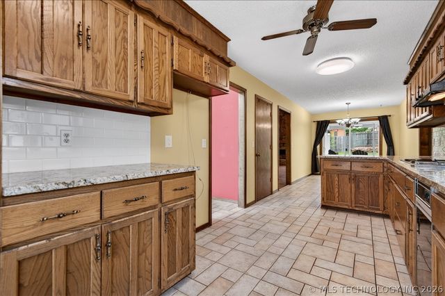 1135 Meadow Lane, Bartlesville, OK 74006