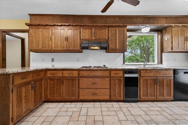 1135 Meadow Lane, Bartlesville, OK 74006