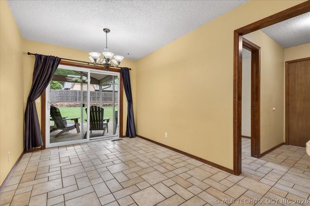 1135 Meadow Lane, Bartlesville, OK 74006