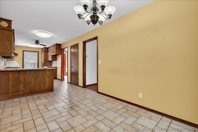 1135 Meadow Lane, Bartlesville, OK 74006