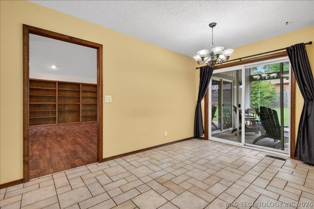 1135 Meadow Lane, Bartlesville, OK 74006