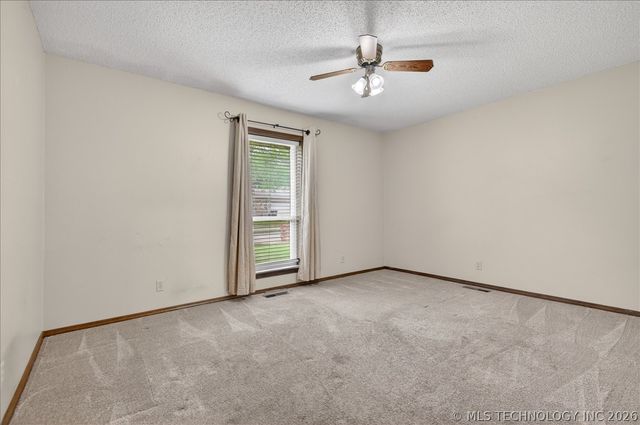 1135 Meadow Lane, Bartlesville, OK 74006