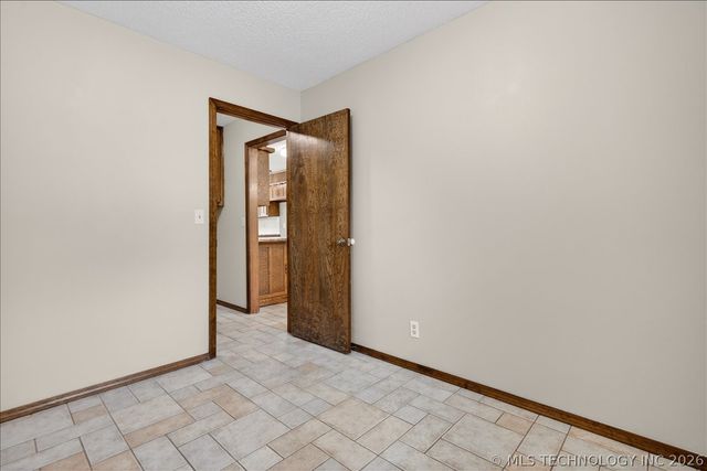 1135 Meadow Lane, Bartlesville, OK 74006
