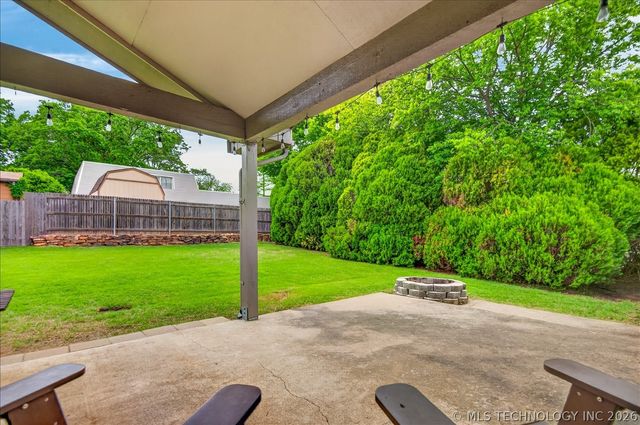 1135 Meadow Lane, Bartlesville, OK 74006