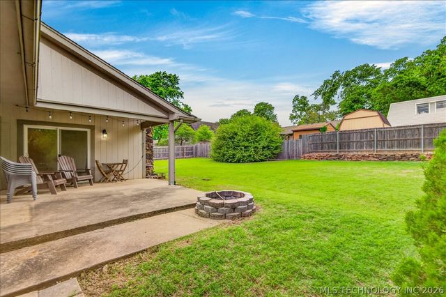 1135 Meadow Lane, Bartlesville, OK 74006