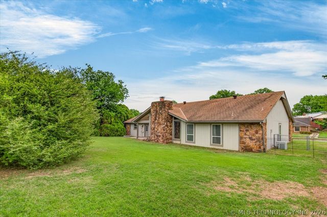 1135 Meadow Lane, Bartlesville, OK 74006