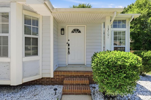 13501 Krislyn Woods Place, Charlotte, NC 28278