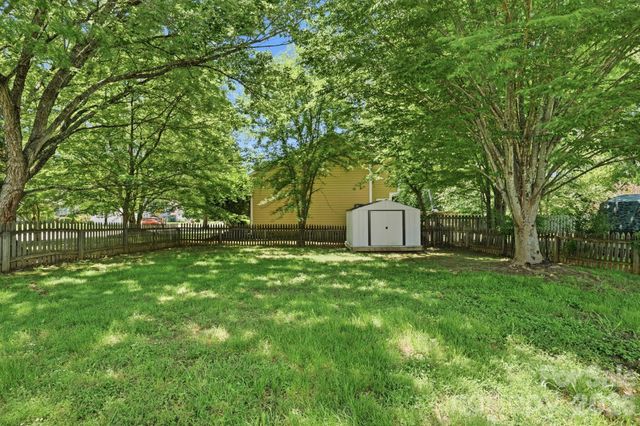 13501 Krislyn Woods Place, Charlotte, NC 28278