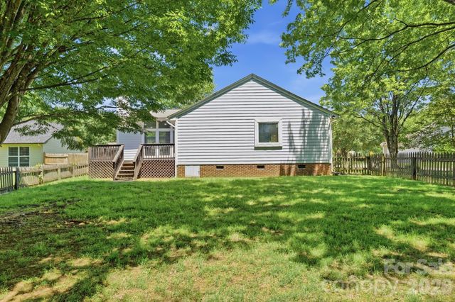 13501 Krislyn Woods Place, Charlotte, NC 28278