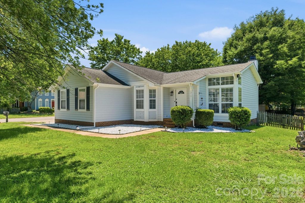 13501 Krislyn Woods Place, Charlotte, NC 28278