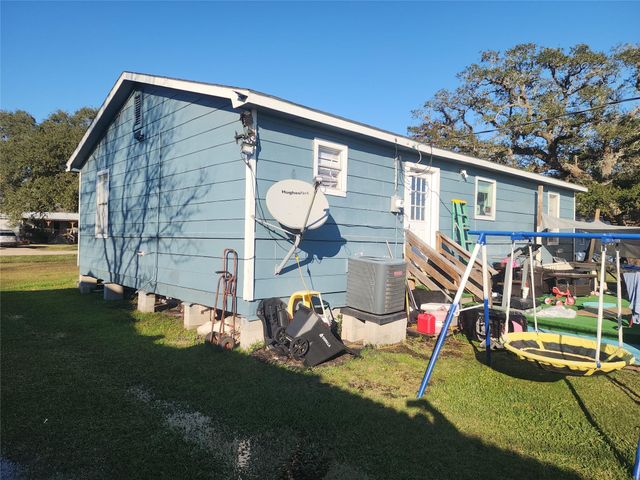 42 Country Oaks Street, Brazoria, TX 77422