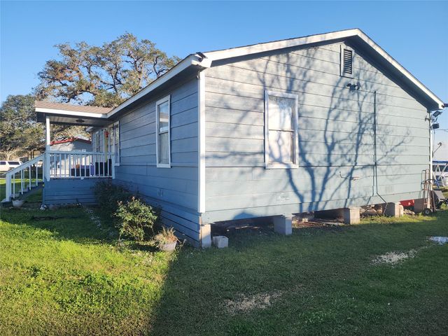 42 Country Oaks Street, Brazoria, TX 77422