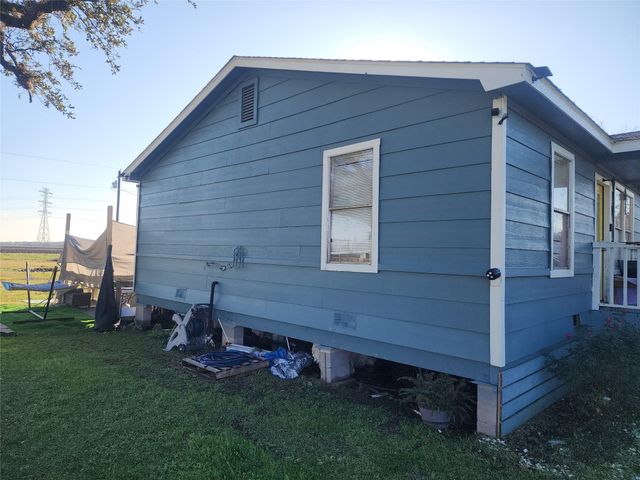 42 Country Oaks Street, Brazoria, TX 77422