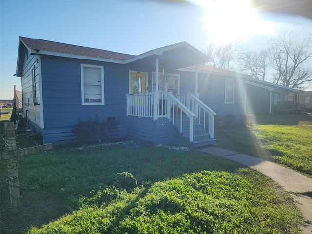 42 Country Oaks Street, Brazoria, TX 77422