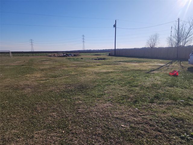 42 Country Oaks Street, Brazoria, TX 77422