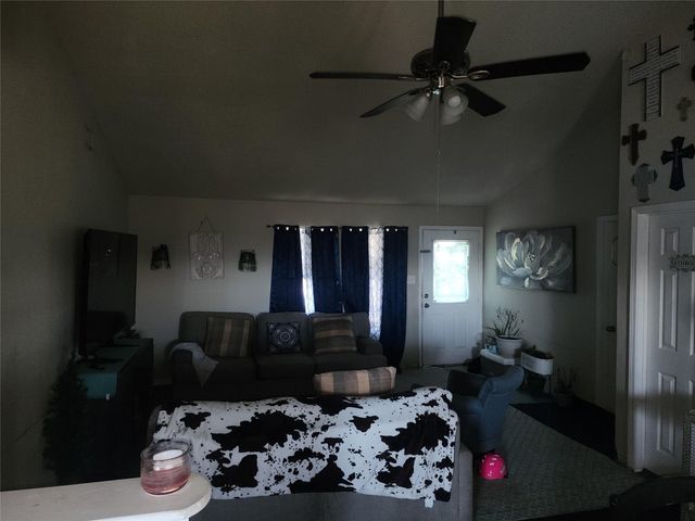 42 Country Oaks Street, Brazoria, TX 77422