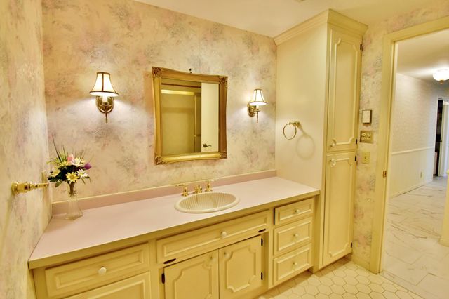 1300 Kilian Boulevard SE, Saint Cloud, MN 56304