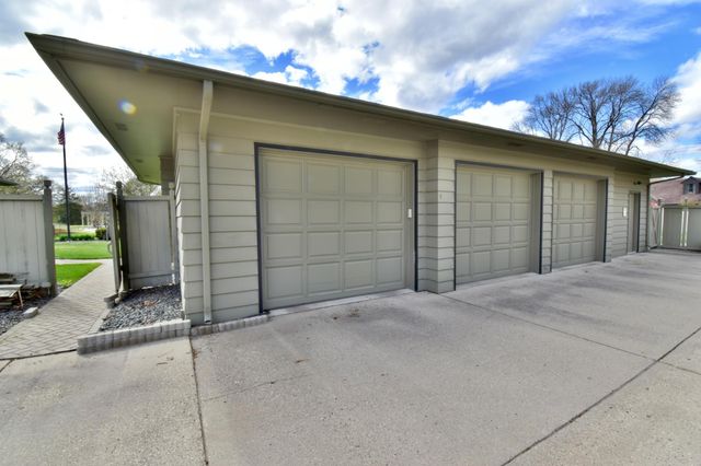 1300 Kilian Boulevard SE, Saint Cloud, MN 56304