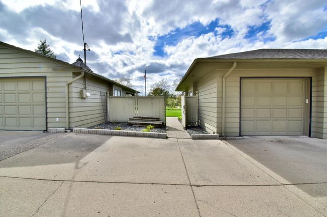 1300 Kilian Boulevard SE, Saint Cloud, MN 56304