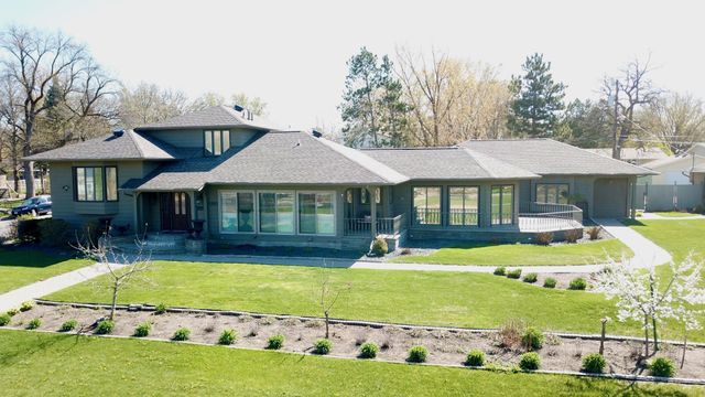 1300 Kilian Boulevard SE, Saint Cloud, MN 56304