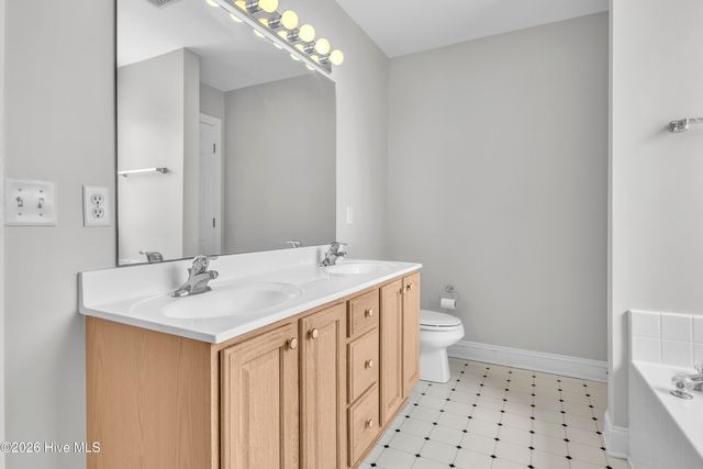 211 Waters Point Court, Wilmington, NC 28412